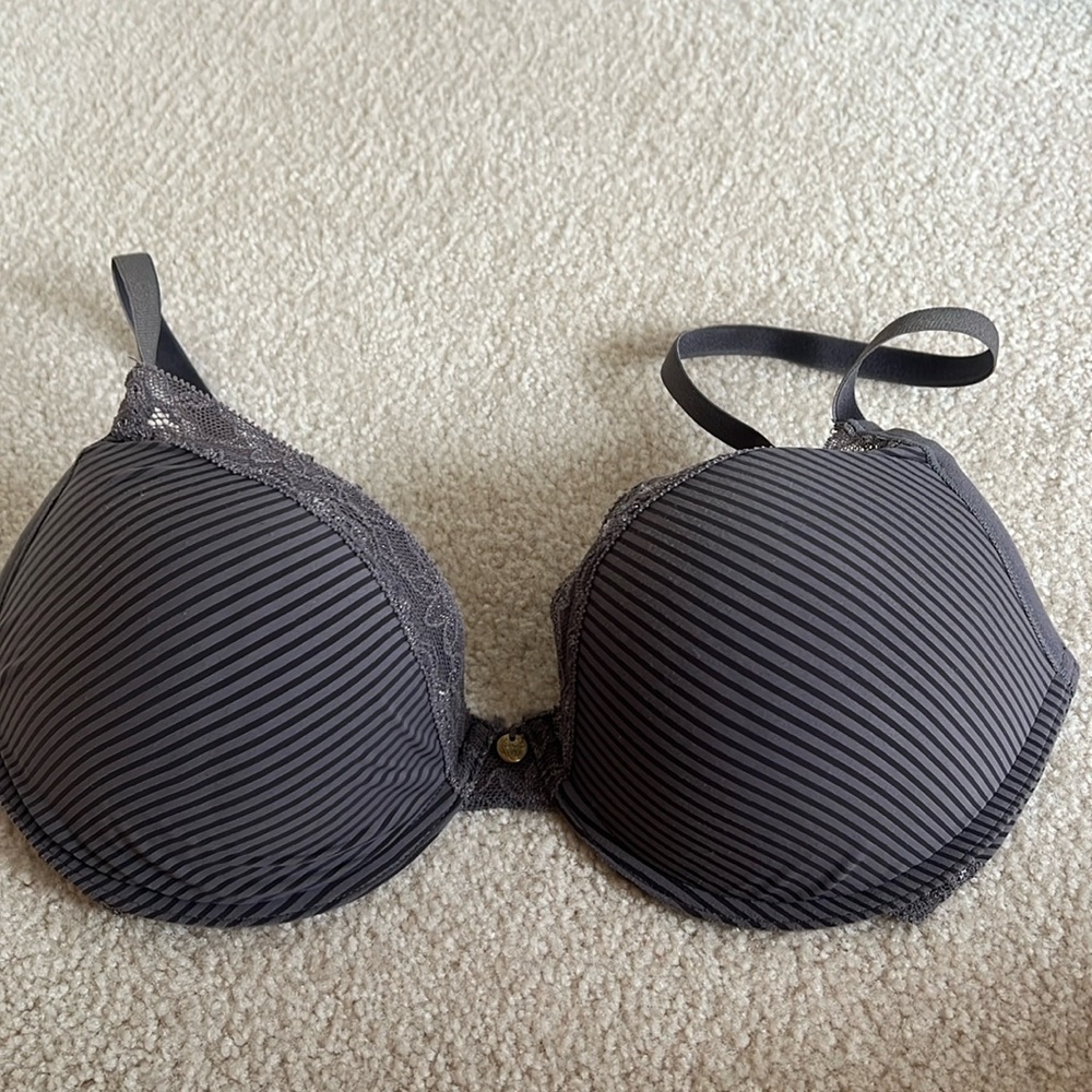 Natori Bra with Lace Detail 32DD